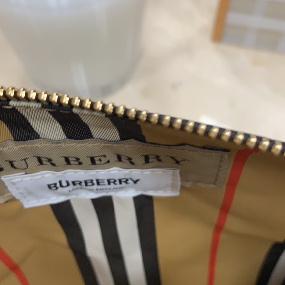 BURBERRY LONDON SIGNATURE LARGE BLACK NYLON POUCH/CLUTCH W/ KINGDOM CHECK LINING - Picture 14 of 16